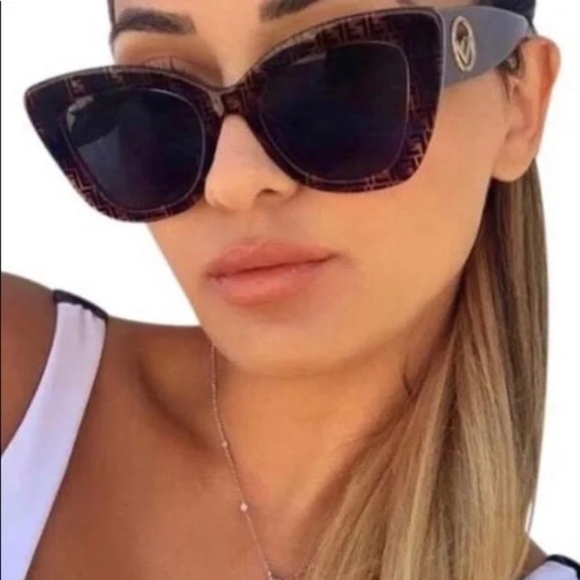 😍 Fendi Brown Zucca Cat Eye Sunglasses 😎 - Picture 2 of 10